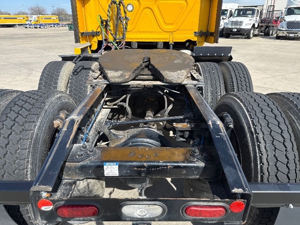 Sleeper Tractor-Heavy Duty Tractors-Freightliner-2022-T12664ST-Dallas-TX-477,223\n\t\tmiles-$ 69,250 - Image 6