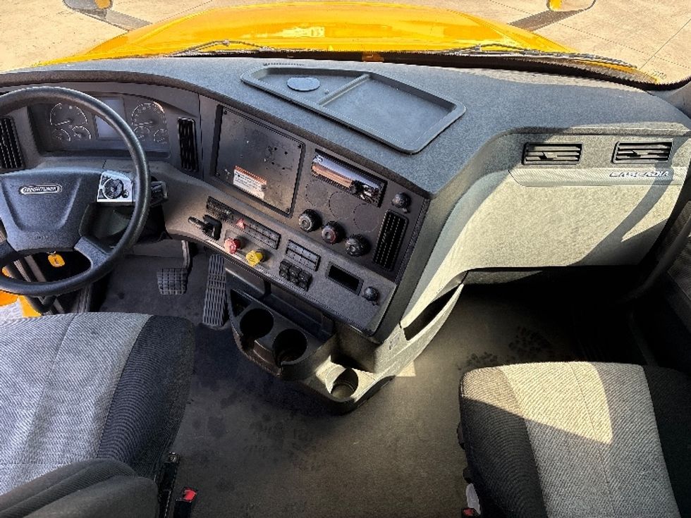 Sleeper Tractor-Heavy Duty Tractors-Freightliner-2022-T12664ST-Dallas-TX-479,668\n\t\tmiles-$ 69,000 - Image 12