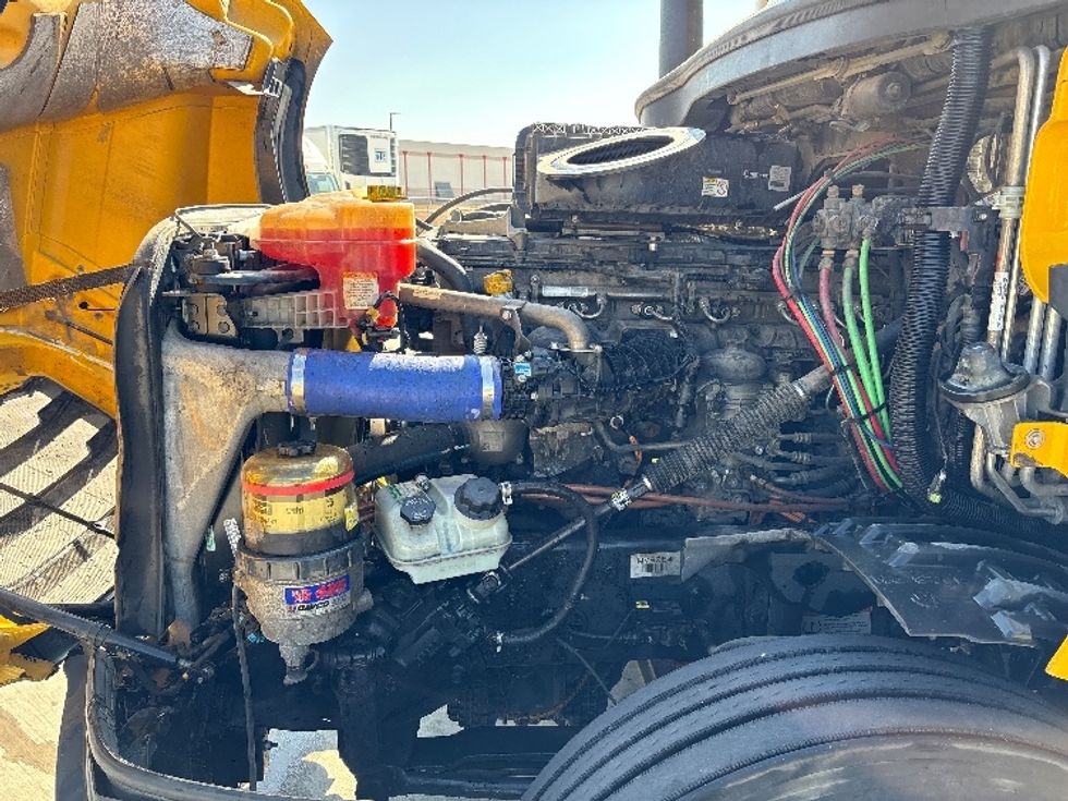 Sleeper Tractor-Heavy Duty Tractors-Freightliner-2022-T12664ST-Dallas-TX-479,668\n\t\tmiles-$ 69,000 - Image 21