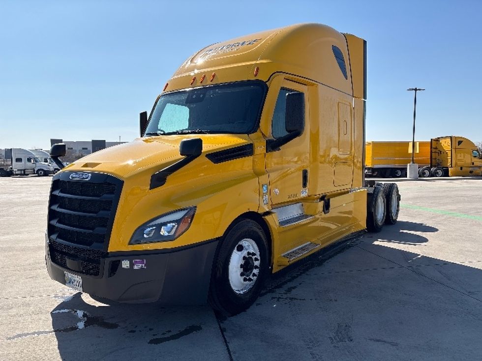 Sleeper Tractor-Heavy Duty Tractors-Freightliner-2022-T12664ST-Dallas-TX-479,668\n\t\tmiles-$ 69,000 - Image 3