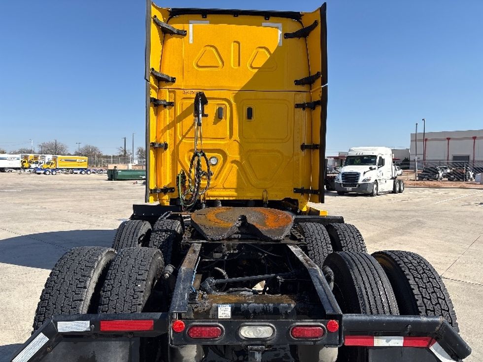 Sleeper Tractor-Heavy Duty Tractors-Freightliner-2022-T12664ST-Dallas-TX-479,668\n\t\tmiles-$ 69,000 - Image 6