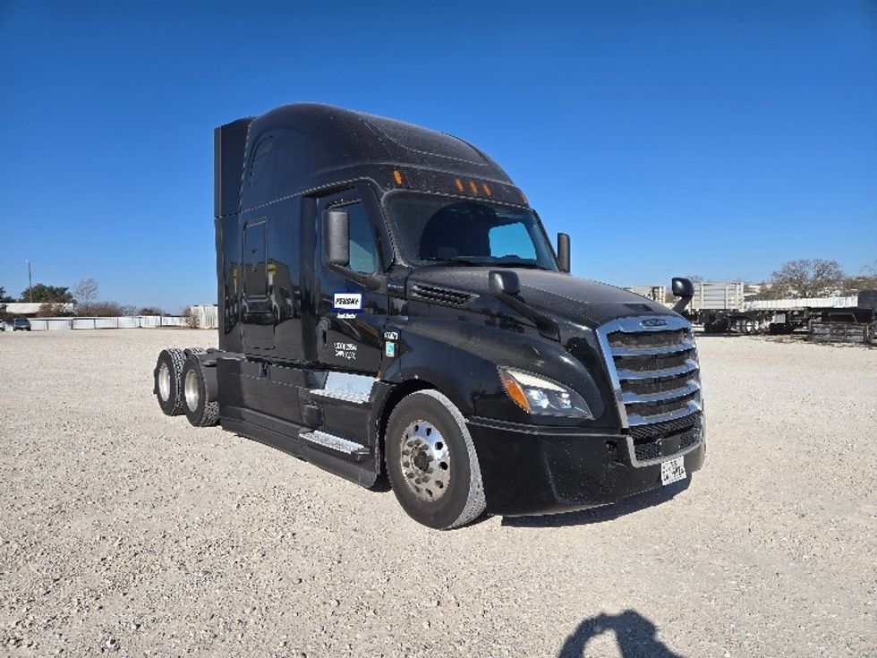 Sleeper Tractor-Heavy Duty Tractors-Freightliner-2022-T12664ST-Dallas-TX-481,706\n\t\tmiles-$ 74,000 - Image 1