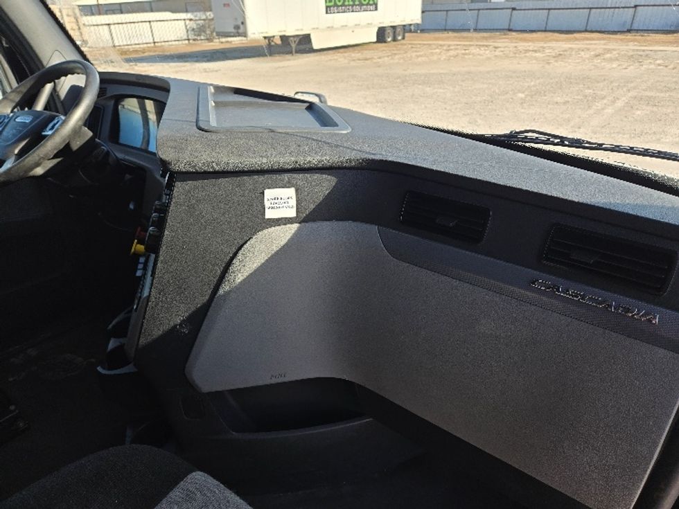 Sleeper Tractor-Heavy Duty Tractors-Freightliner-2022-T12664ST-Dallas-TX-481,706\n\t\tmiles-$ 74,000 - Image 14