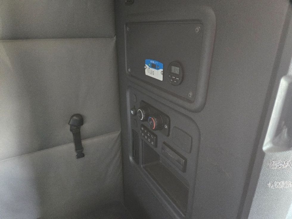 Sleeper Tractor-Heavy Duty Tractors-Freightliner-2022-T12664ST-Dallas-TX-481,706\n\t\tmiles-$ 74,000 - Image 17