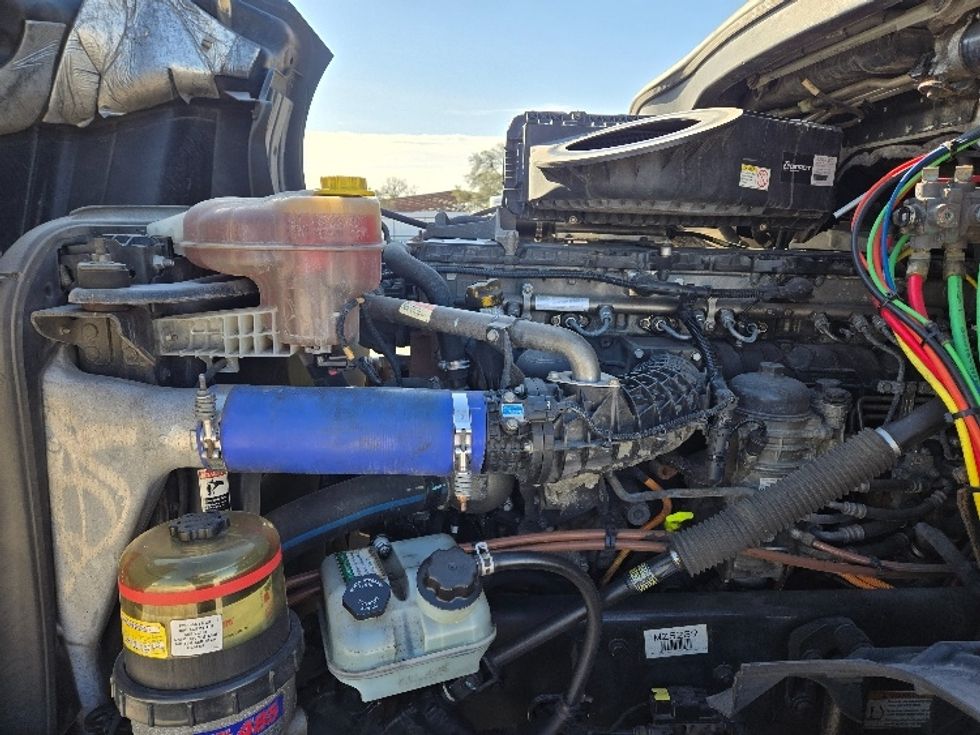 Sleeper Tractor-Heavy Duty Tractors-Freightliner-2022-T12664ST-Dallas-TX-481,706\n\t\tmiles-$ 74,000 - Image 20