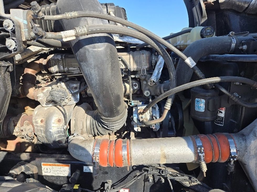 Sleeper Tractor-Heavy Duty Tractors-Freightliner-2022-T12664ST-Dallas-TX-481,706\n\t\tmiles-$ 74,000 - Image 21