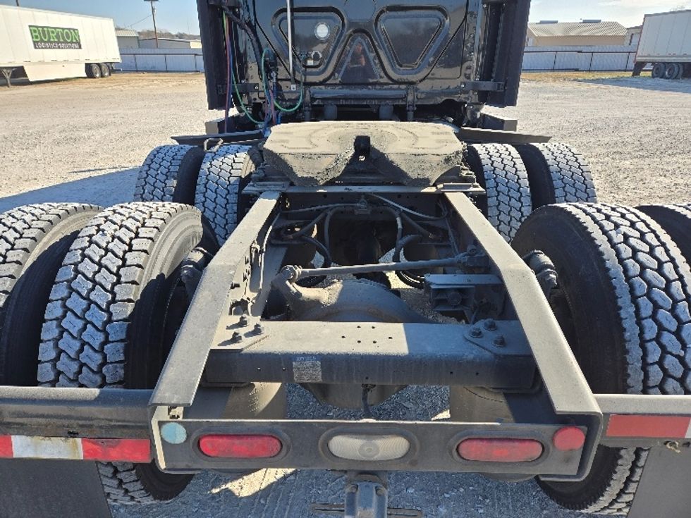 Sleeper Tractor-Heavy Duty Tractors-Freightliner-2022-T12664ST-Dallas-TX-481,706\n\t\tmiles-$ 74,000 - Image 6