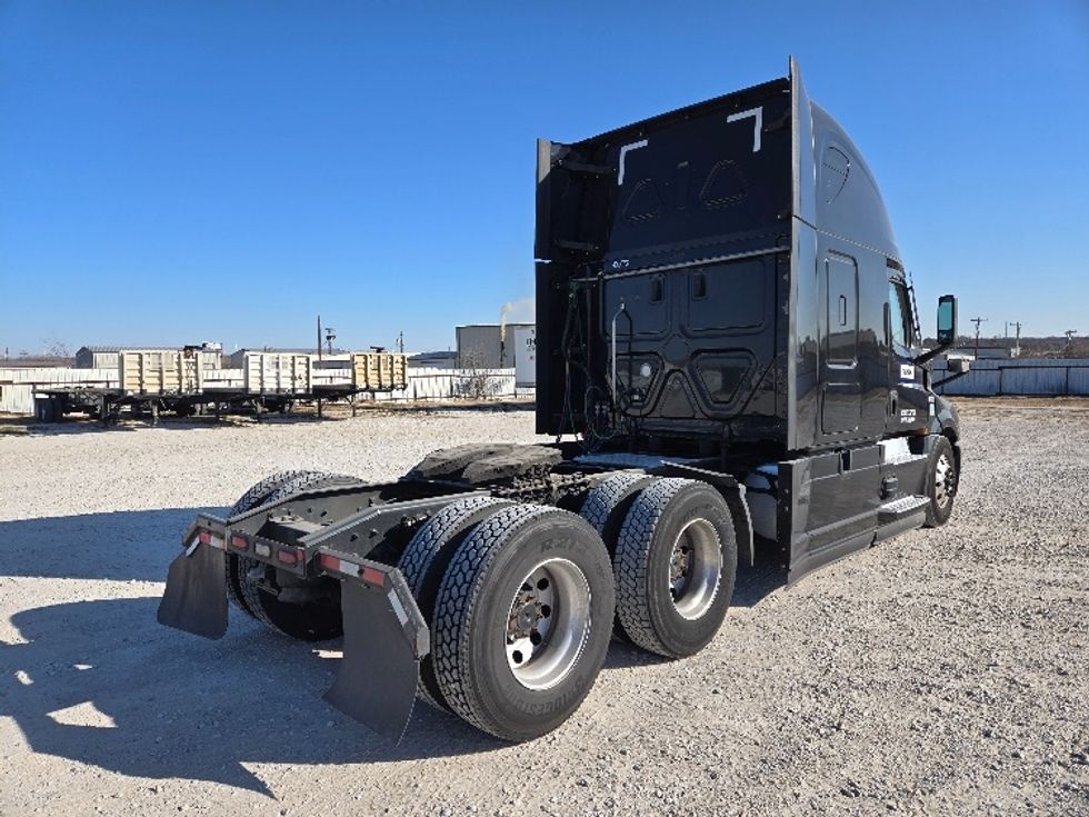 Sleeper Tractor-Heavy Duty Tractors-Freightliner-2022-T12664ST-Dallas-TX-481,706\n\t\tmiles-$ 74,000 - Image 7