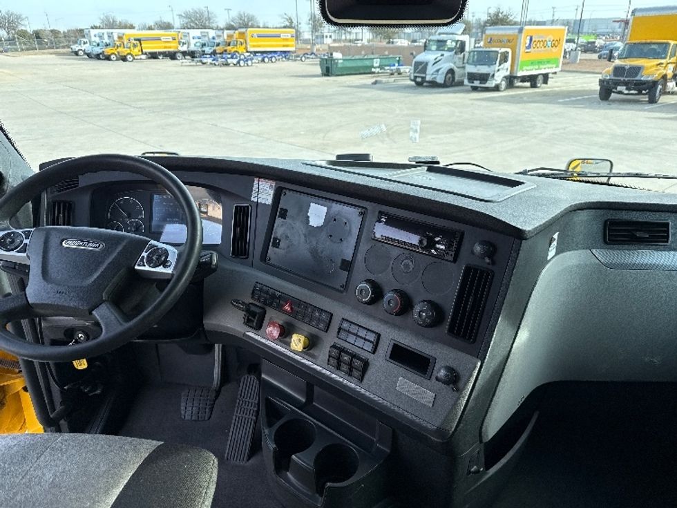 Sleeper Tractor-Heavy Duty Tractors-Freightliner-2022-T12664ST-Dallas-TX-485,050\n\t\tmiles-$ 68,500 - Image 11