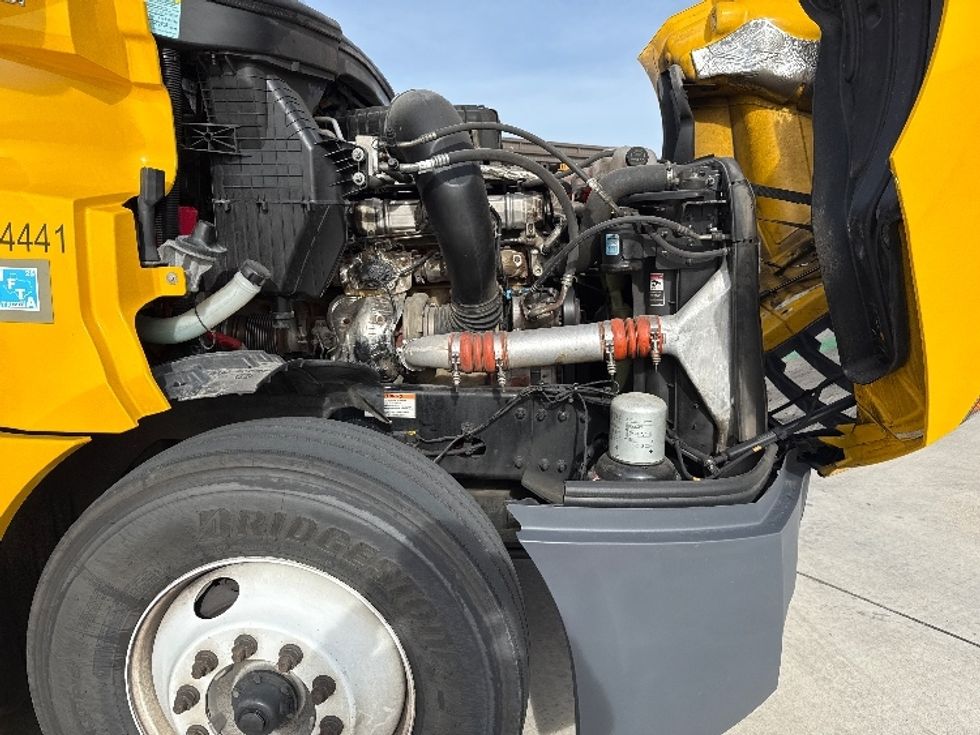 Sleeper Tractor-Heavy Duty Tractors-Freightliner-2022-T12664ST-Dallas-TX-485,050\n\t\tmiles-$ 68,500 - Image 20