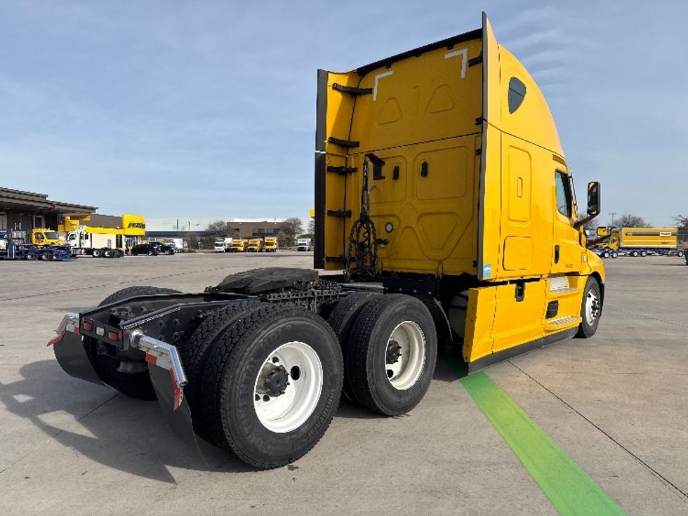 Sleeper Tractor-Heavy Duty Tractors-Freightliner-2022-T12664ST-Dallas-TX-485,050\n\t\tmiles-$ 68,500 - Image 7