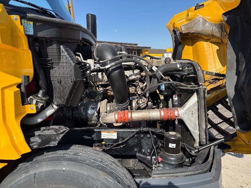 Sleeper Tractor-Heavy Duty Tractors-Freightliner-2022-T12664ST-Dallas-TX-508,110\n\t\tmiles-$ 66,000 - Image 19