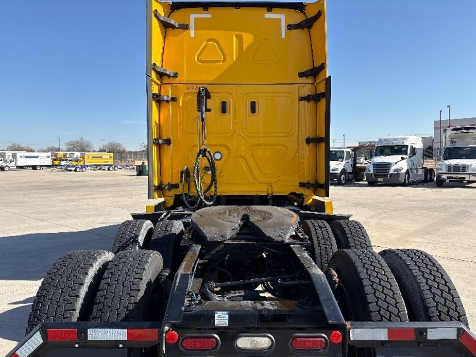 Sleeper Tractor-Heavy Duty Tractors-Freightliner-2022-T12664ST-Dallas-TX-508,110\n\t\tmiles-$ 66,000 - Image 6