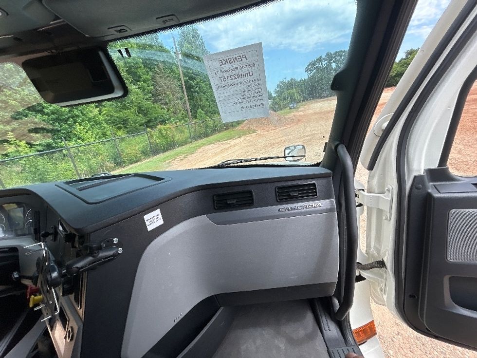 Sleeper Tractor-Heavy Duty Tractors-Freightliner-2022-T12664ST-Dallas-TX-524,572\n\t\tmiles-$ 79,750 - Image 13