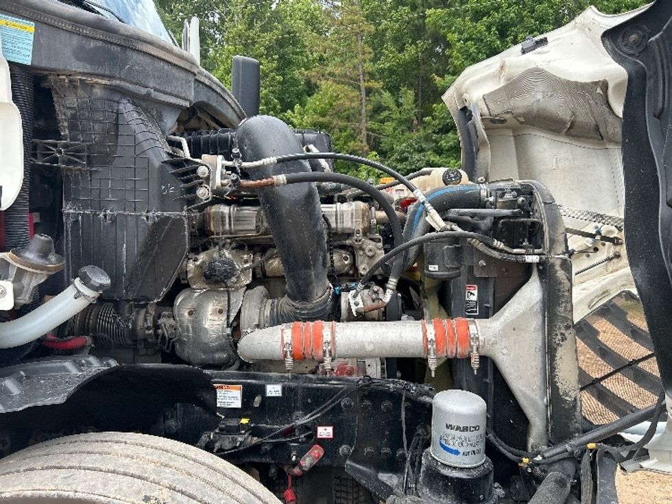 Sleeper Tractor-Heavy Duty Tractors-Freightliner-2022-T12664ST-Dallas-TX-524,572\n\t\tmiles-$ 79,750 - Image 19