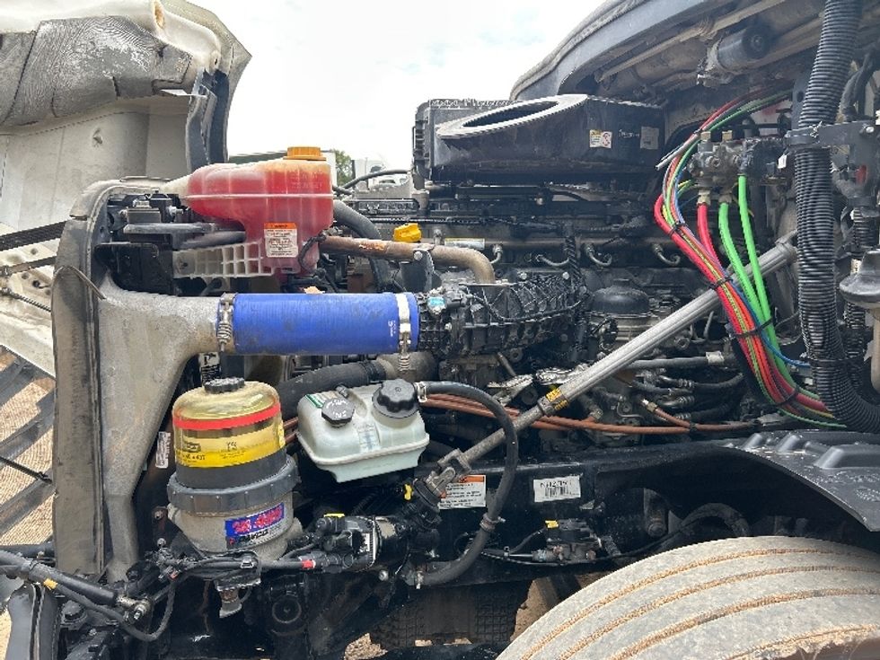 Sleeper Tractor-Heavy Duty Tractors-Freightliner-2022-T12664ST-Dallas-TX-524,572\n\t\tmiles-$ 79,750 - Image 20