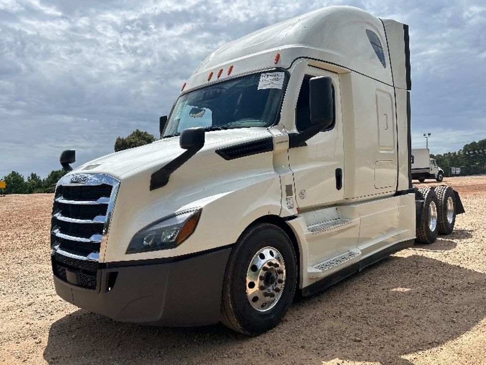 Sleeper Tractor-Heavy Duty Tractors-Freightliner-2022-T12664ST-Dallas-TX-524,572\n\t\tmiles-$ 79,750 - Image 3