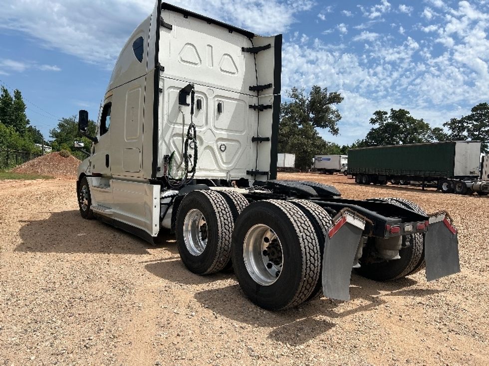Sleeper Tractor-Heavy Duty Tractors-Freightliner-2022-T12664ST-Dallas-TX-524,572\n\t\tmiles-$ 79,750 - Image 5