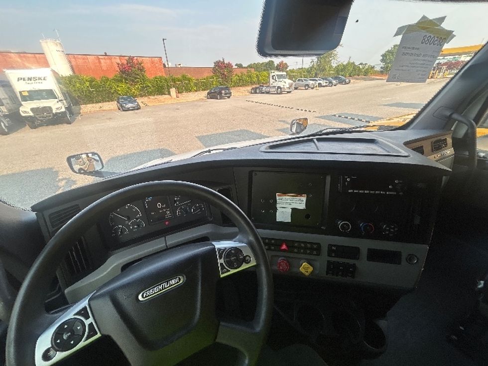 Sleeper Tractor-Heavy Duty Tractors-Freightliner-2022-T12664ST-Dallas-TX-549,906\n\t\tmiles-$ 72,250 - Image 11
