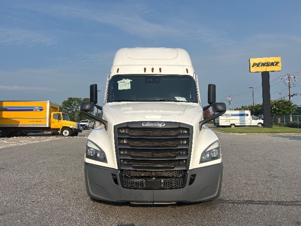 Sleeper Tractor-Heavy Duty Tractors-Freightliner-2022-T12664ST-Dallas-TX-549,906\n\t\tmiles-$ 72,250 - Image 2