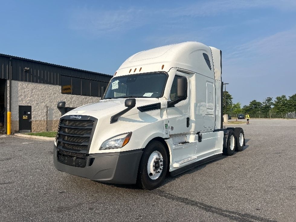 Sleeper Tractor-Heavy Duty Tractors-Freightliner-2022-T12664ST-Dallas-TX-549,906\n\t\tmiles-$ 72,250 - Image 3