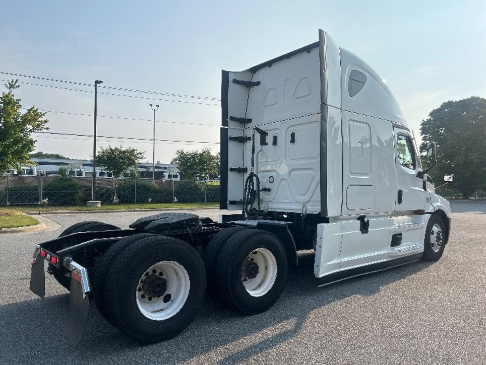 Sleeper Tractor-Heavy Duty Tractors-Freightliner-2022-T12664ST-Dallas-TX-549,906\n\t\tmiles-$ 72,250 - Image 7
