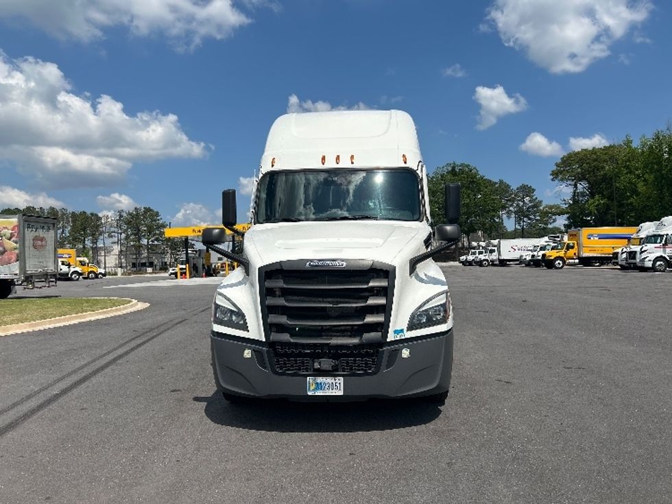 Sleeper Tractor-Heavy Duty Tractors-Freightliner-2022-T12664ST-Dallas-TX-561,613\n\t\tmiles-$ 73,750 - Image 2