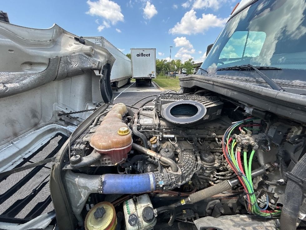 Sleeper Tractor-Heavy Duty Tractors-Freightliner-2022-T12664ST-Dallas-TX-561,613\n\t\tmiles-$ 73,750 - Image 21