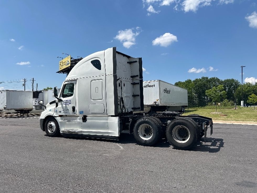 Sleeper Tractor-Heavy Duty Tractors-Freightliner-2022-T12664ST-Dallas-TX-561,613\n\t\tmiles-$ 73,750 - Image 5