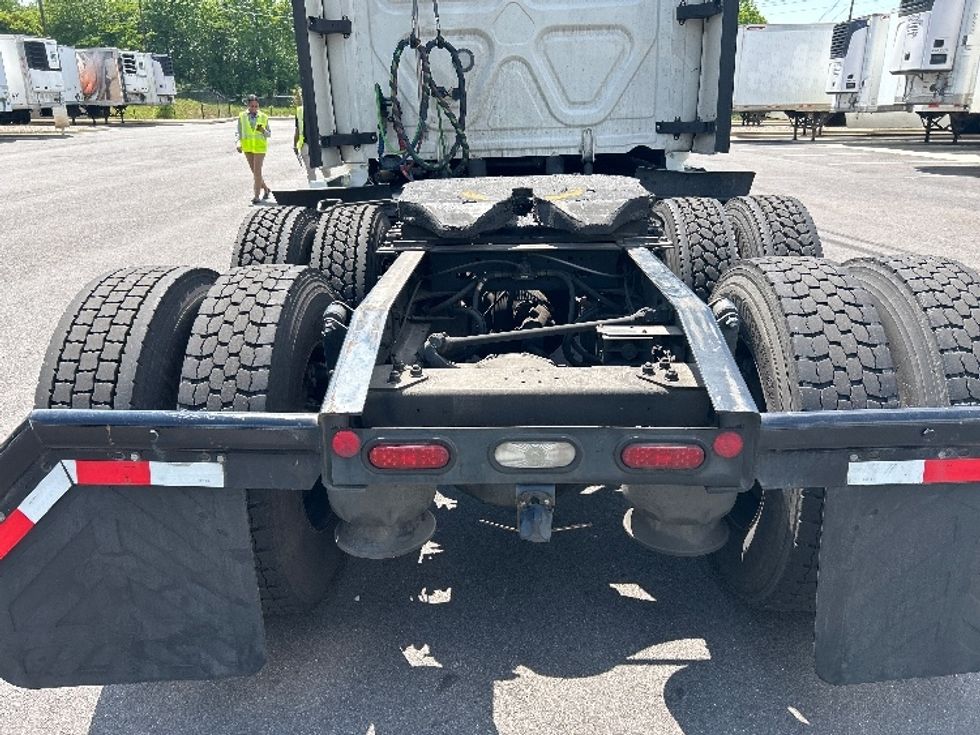 Sleeper Tractor-Heavy Duty Tractors-Freightliner-2022-T12664ST-Dallas-TX-561,613\n\t\tmiles-$ 73,750 - Image 6
