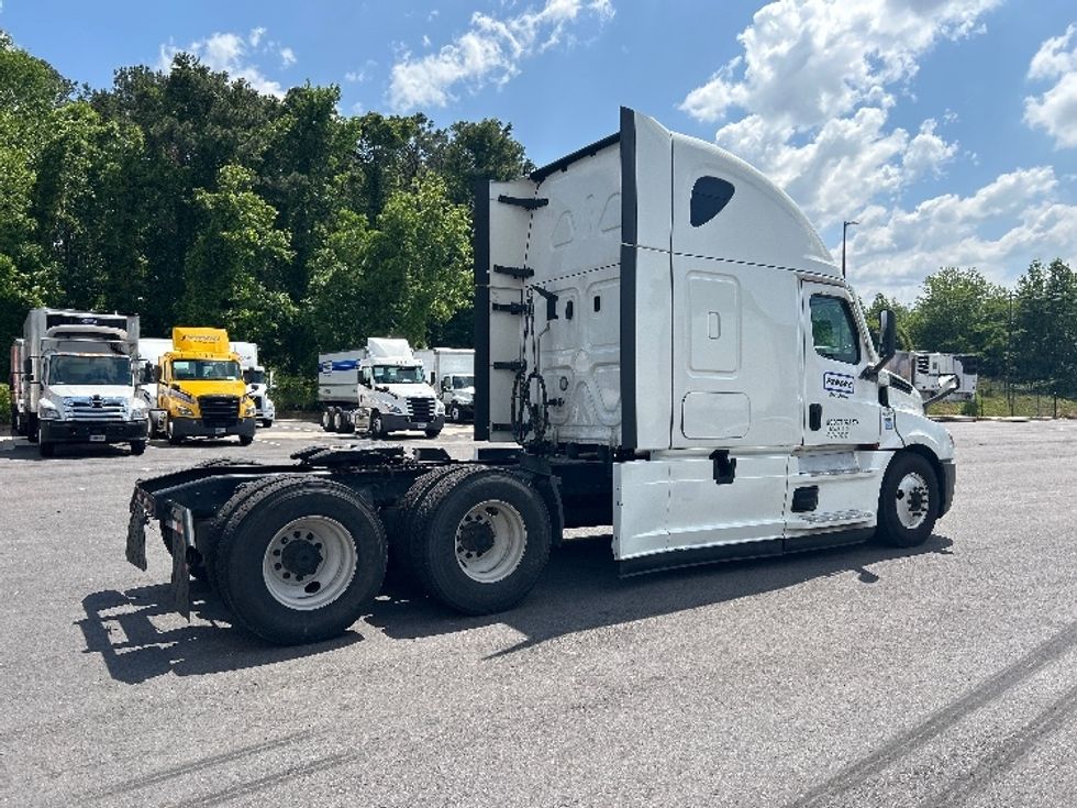 Sleeper Tractor-Heavy Duty Tractors-Freightliner-2022-T12664ST-Dallas-TX-561,613\n\t\tmiles-$ 73,750 - Image 7