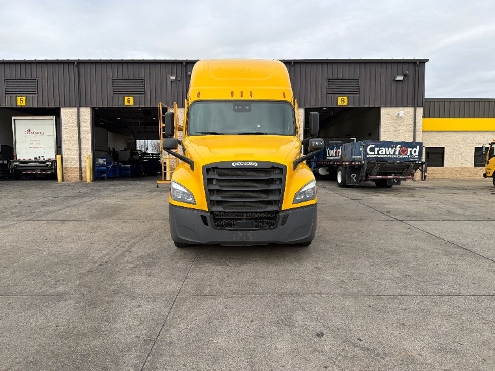 Sleeper Tractor-Heavy Duty Tractors-Freightliner-2022-T12664ST-Dallas-TX-581,688\n\t\tmiles-$ 60,000 - Image 2