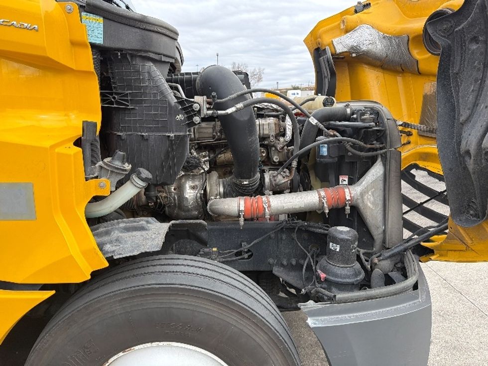 Sleeper Tractor-Heavy Duty Tractors-Freightliner-2022-T12664ST-Dallas-TX-581,688\n\t\tmiles-$ 60,000 - Image 20