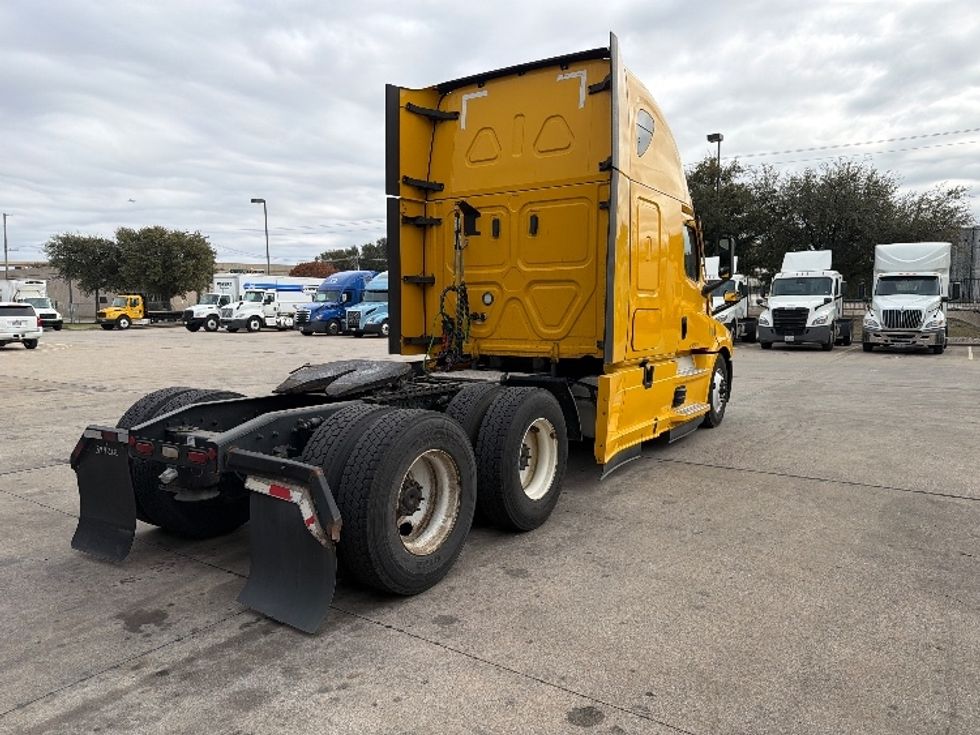 Sleeper Tractor-Heavy Duty Tractors-Freightliner-2022-T12664ST-Dallas-TX-581,688\n\t\tmiles-$ 60,000 - Image 7