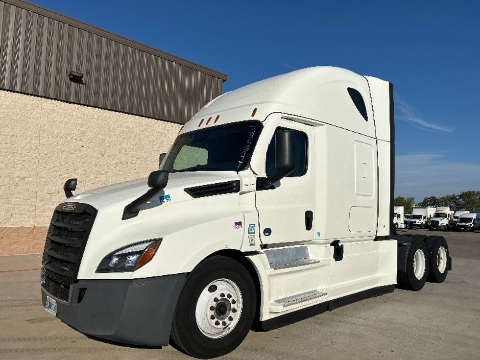 Sleeper Tractor-Heavy Duty Tractors-Freightliner-2022-T12664ST-Dallas-TX-656,481\n\t\tmiles-$ 58,250 - Image 3