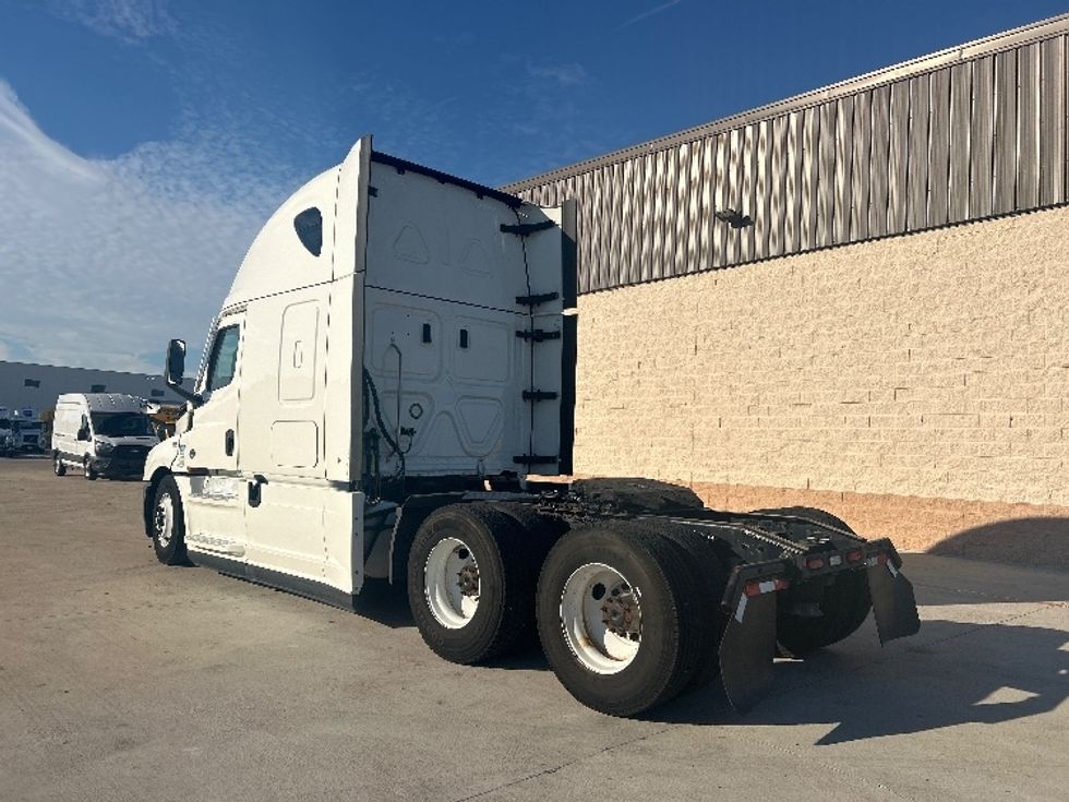 Sleeper Tractor-Heavy Duty Tractors-Freightliner-2022-T12664ST-Dallas-TX-656,481\n\t\tmiles-$ 58,250 - Image 5