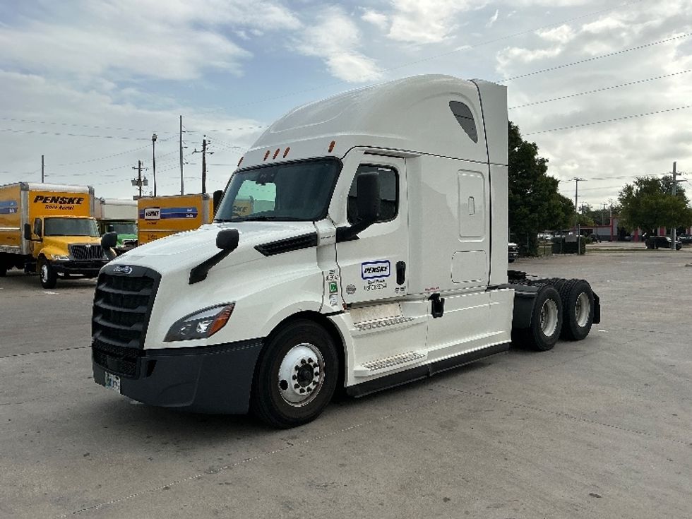 Sleeper Tractor-Heavy Duty Tractors-Freightliner-2022-T12664ST-Dallas-TX-722,926\n\t\tmiles-$ 54,500 - Image 3
