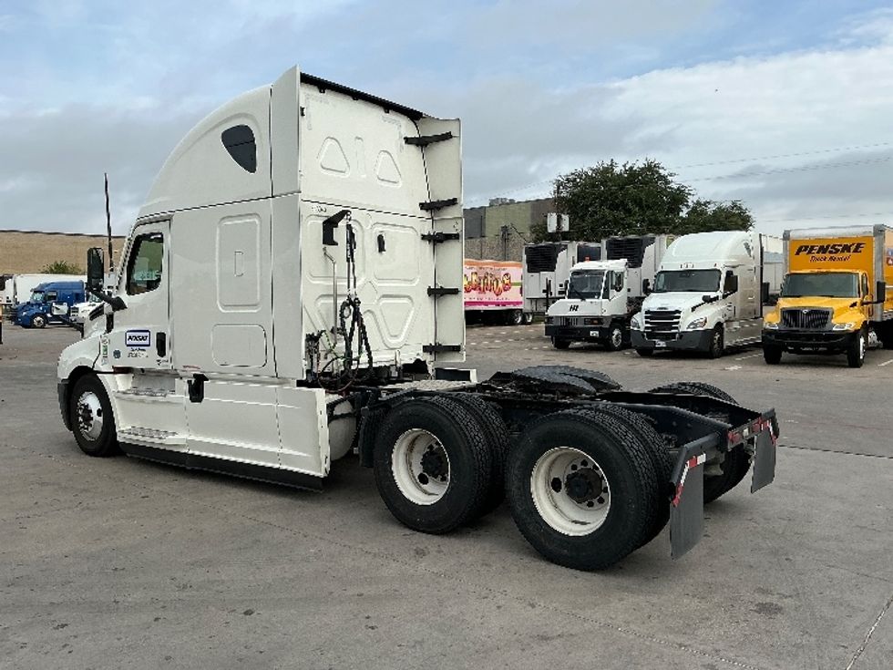 Sleeper Tractor-Heavy Duty Tractors-Freightliner-2022-T12664ST-Dallas-TX-722,926\n\t\tmiles-$ 54,500 - Image 5