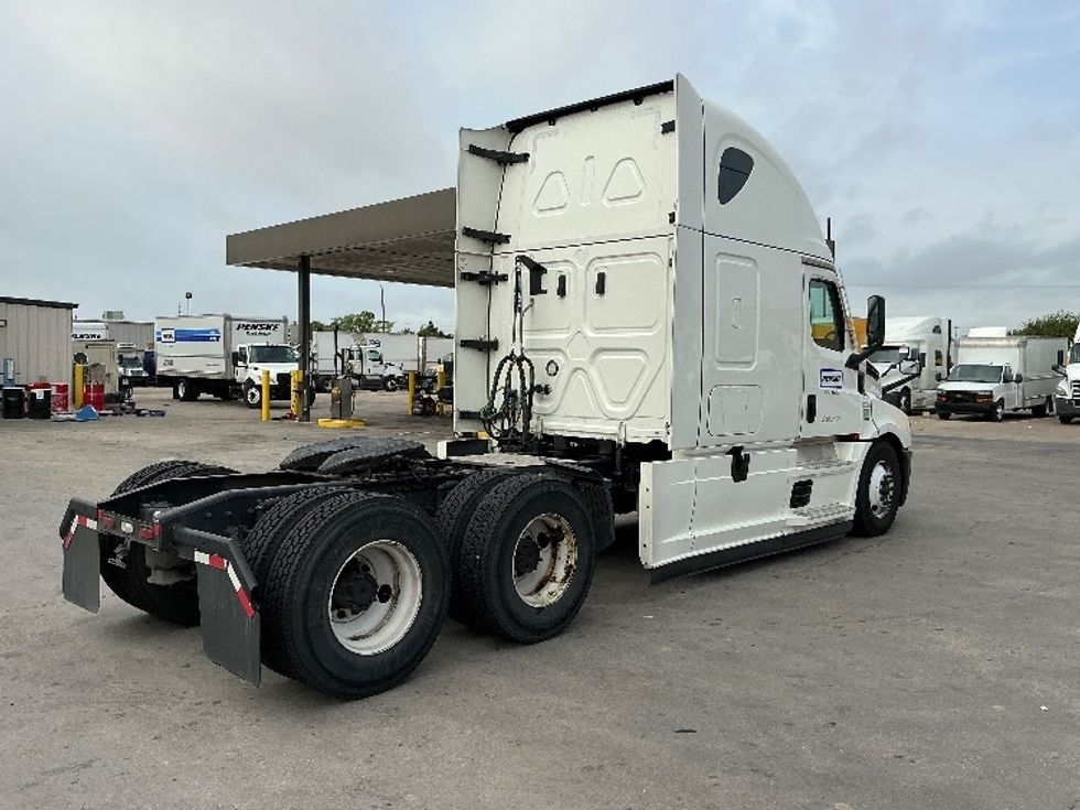 Sleeper Tractor-Heavy Duty Tractors-Freightliner-2022-T12664ST-Dallas-TX-722,926\n\t\tmiles-$ 54,500 - Image 7