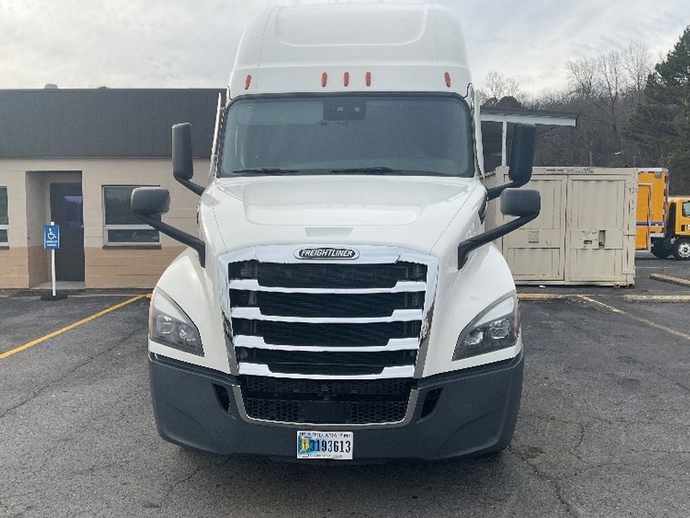 Sleeper Tractor-Heavy Duty Tractors-Freightliner-2022-T12664ST-Dalton-GA-285,004\n\t\tmiles-$ 88,000 - Image 2