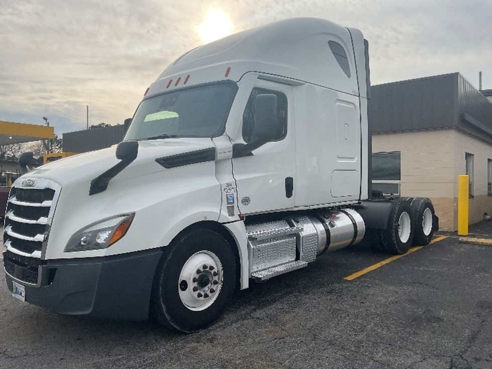 Sleeper Tractor-Heavy Duty Tractors-Freightliner-2022-T12664ST-Dalton-GA-285,004\n\t\tmiles-$ 88,000 - Image 3