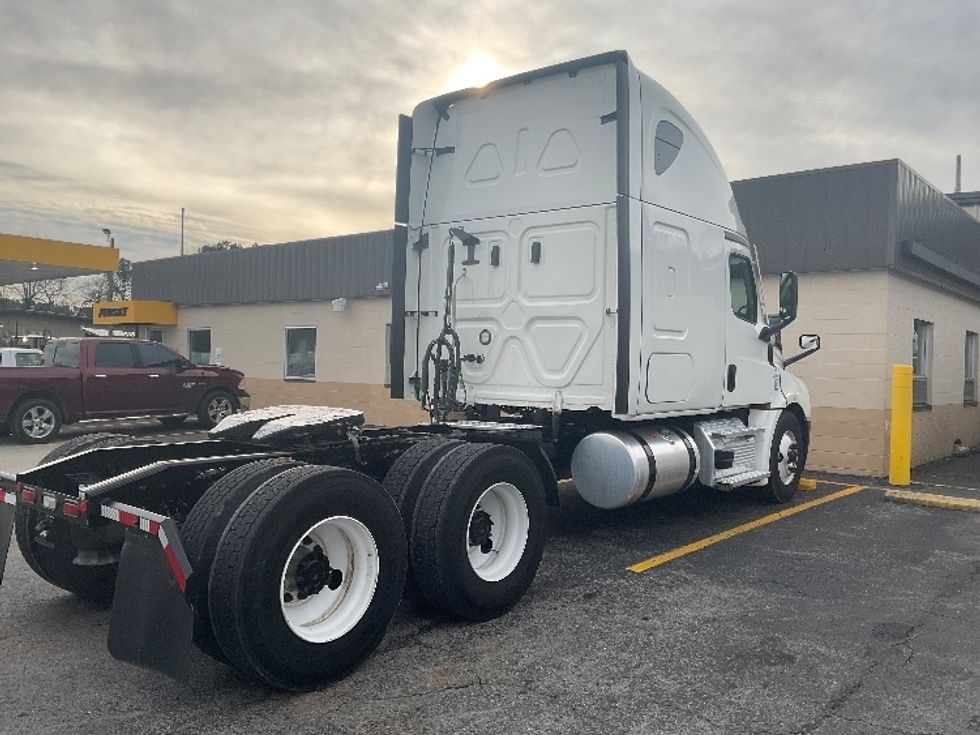 Sleeper Tractor-Heavy Duty Tractors-Freightliner-2022-T12664ST-Dalton-GA-285,004\n\t\tmiles-$ 88,000 - Image 7
