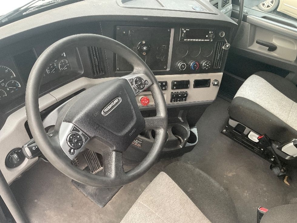 Sleeper Tractor-Heavy Duty Tractors-Freightliner-2022-T12664ST-Dalton-GA-285,004\n\t\tmiles-$ 88,000 - Image 9