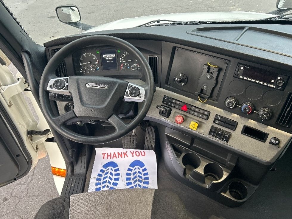 Sleeper Tractor-Heavy Duty Tractors-Freightliner-2022-T12664ST-Dalton-GA-329,068\n\t\tmiles-$ 84,500 - Image 11