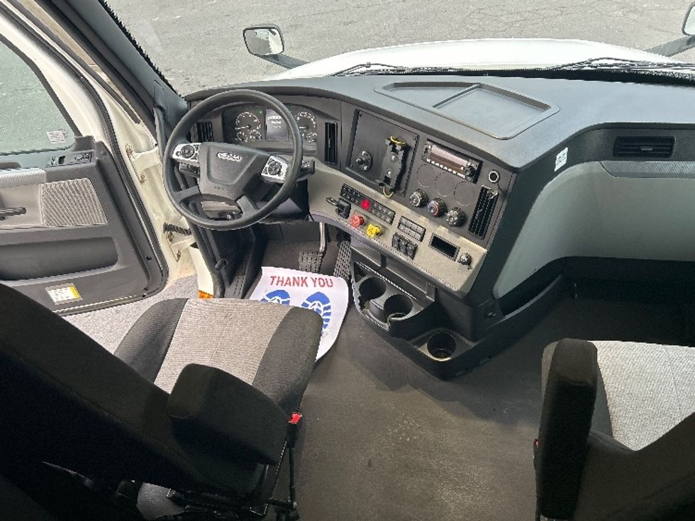 Sleeper Tractor-Heavy Duty Tractors-Freightliner-2022-T12664ST-Dalton-GA-329,068\n\t\tmiles-$ 84,500 - Image 12