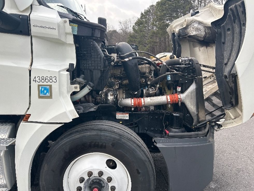 Sleeper Tractor-Heavy Duty Tractors-Freightliner-2022-T12664ST-Dalton-GA-329,068\n\t\tmiles-$ 84,500 - Image 20
