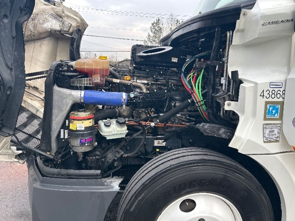 Sleeper Tractor-Heavy Duty Tractors-Freightliner-2022-T12664ST-Dalton-GA-329,068\n\t\tmiles-$ 84,500 - Image 21