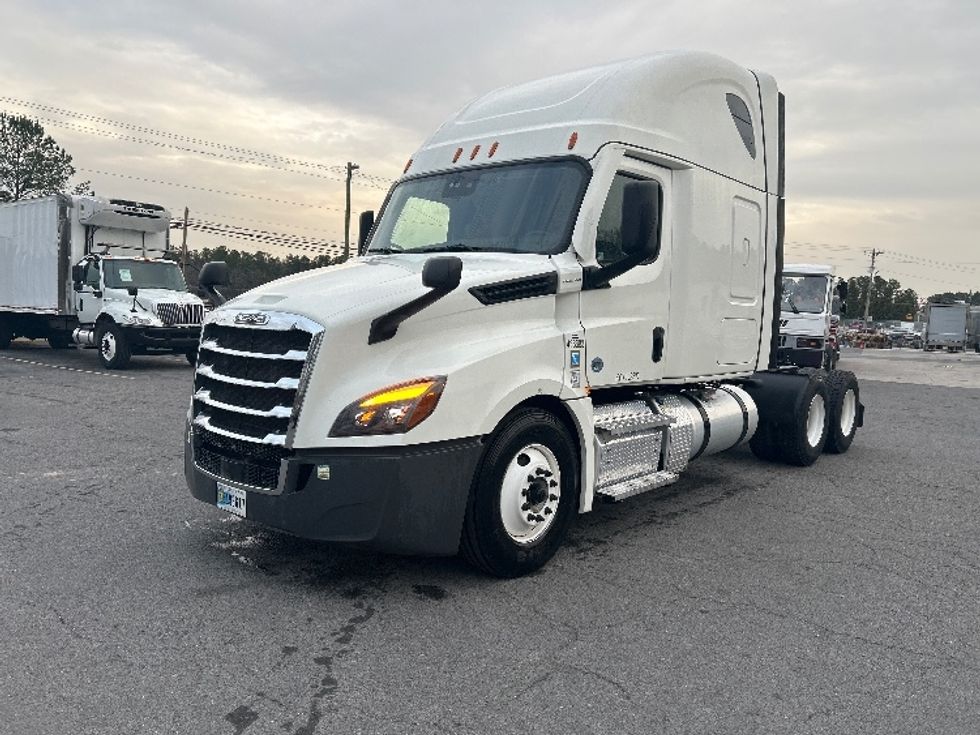 Sleeper Tractor-Heavy Duty Tractors-Freightliner-2022-T12664ST-Dalton-GA-329,068\n\t\tmiles-$ 84,500 - Image 3