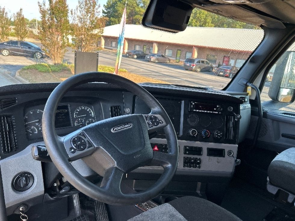 Sleeper Tractor-Heavy Duty Tractors-Freightliner-2022-T12664ST-Dalton-GA-638,306\n\t\tmiles-$ 58,500 - Image 10