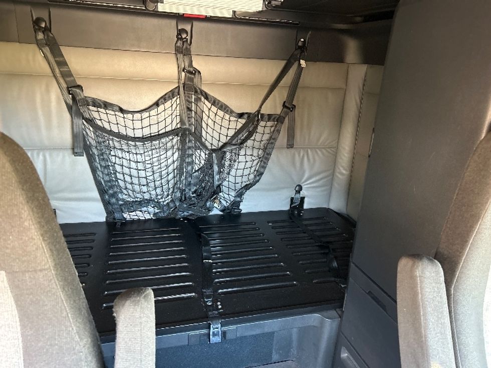 Sleeper Tractor-Heavy Duty Tractors-Freightliner-2022-T12664ST-Dalton-GA-638,306\n\t\tmiles-$ 58,500 - Image 16